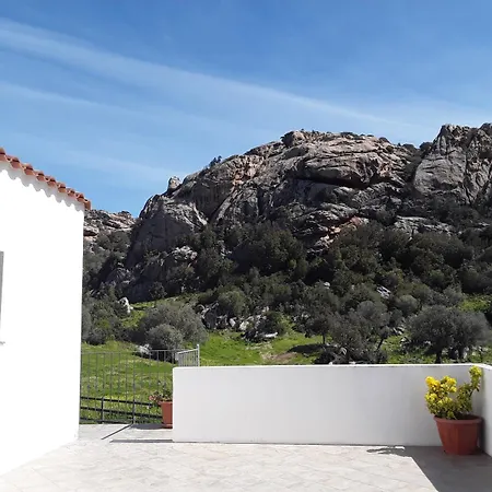 Bed and breakfast Lu Lisandru 3*